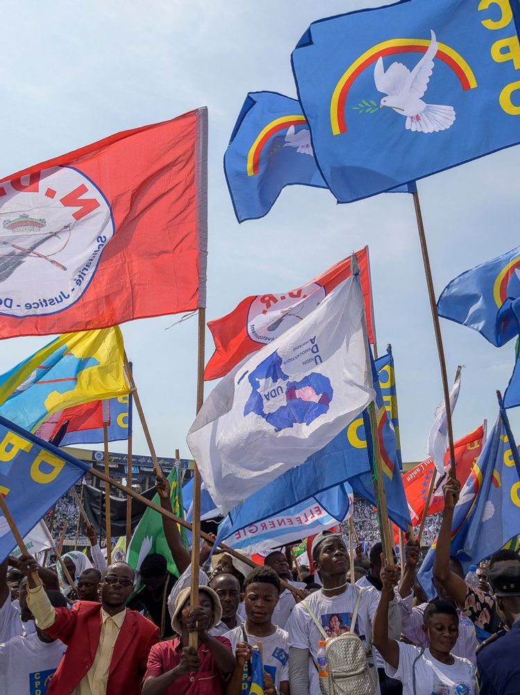 An image of flags of a political party in the DRC waving in the air. 
