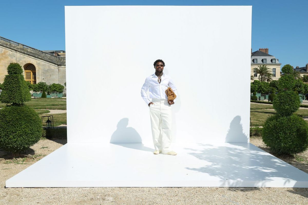 Asake wearing all white