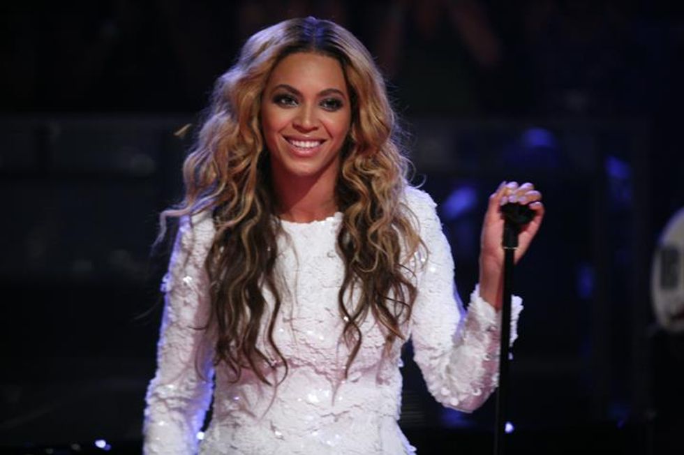 Video: Beyonce Influenced By Fela Kuti + Performs W The Roots!