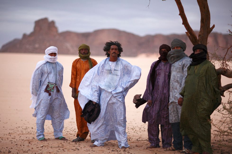 Video: Tinariwen "Imidawan Ma Tenam" ft. Nels Cline (Wilco) *World Premiere*