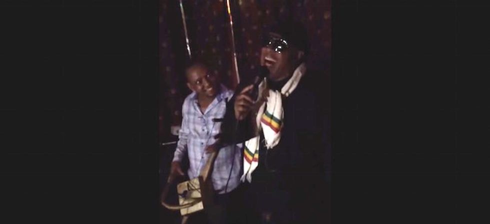 Is This Stevie Wonder Singing At A Restaurant For Ethiopian New Year?
