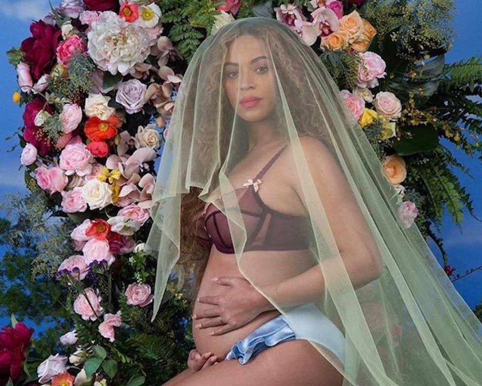 Beyoncé Announces Pregnancy, We All Lose Our Minds