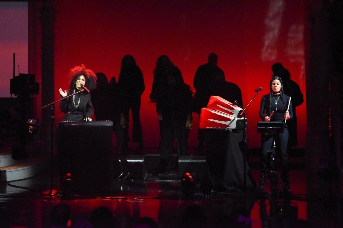 Watch Ibeyi Perform 'Deathless' With the Harlem Gospel Choir On 'The Late Show'