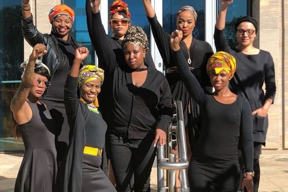 #AllBlackWithADoek Pays Tribute to Winnie Madikizela-Mandela