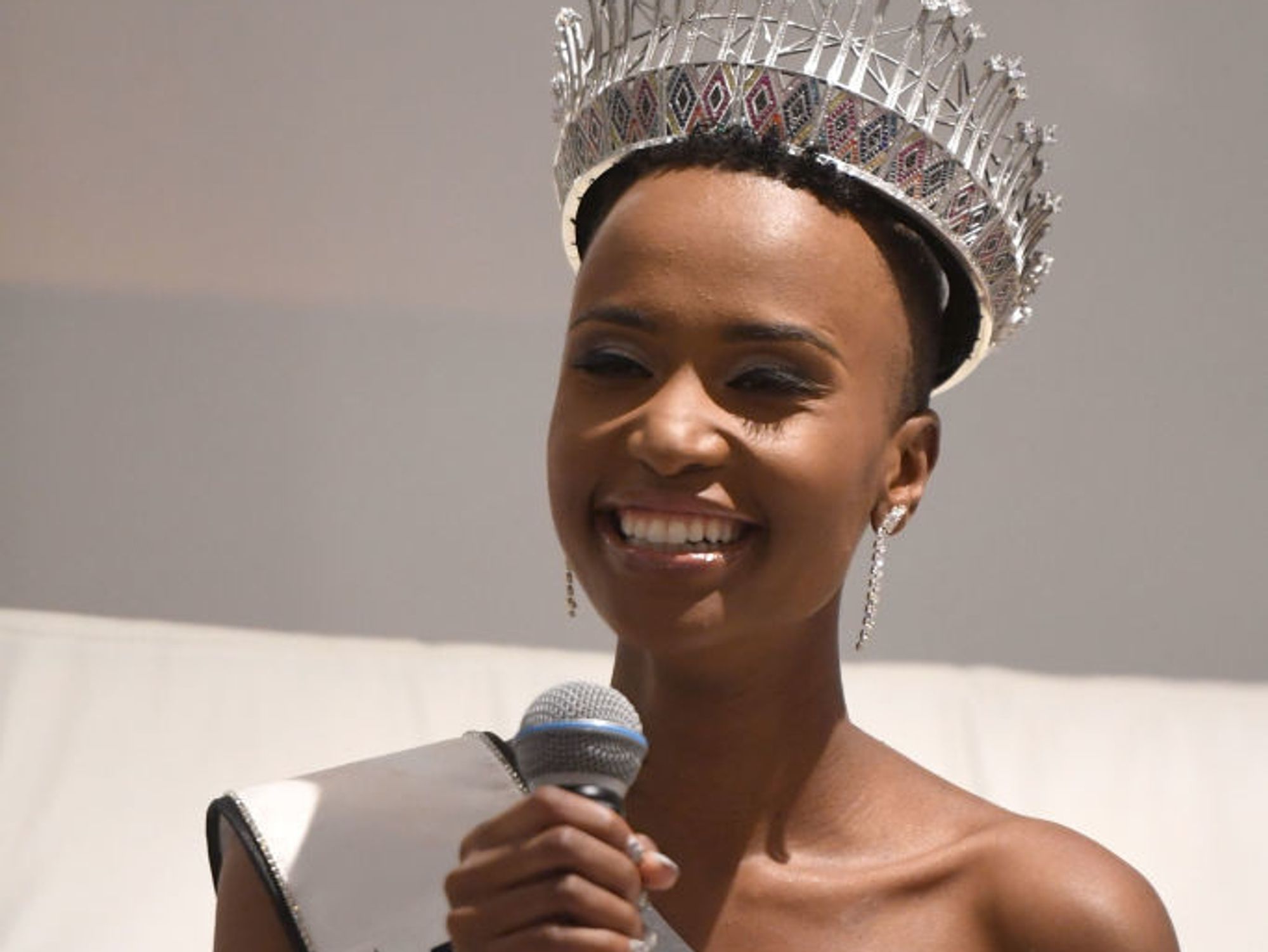 Miss South Africa Wants Men to Write Love Letters to Women to Fight Against Gender-Based Violence