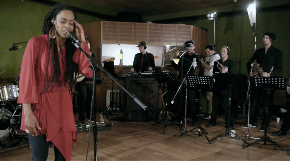 Video Premiere: Akua Naru 'Tales of (Wo)Men' (Live In Session)