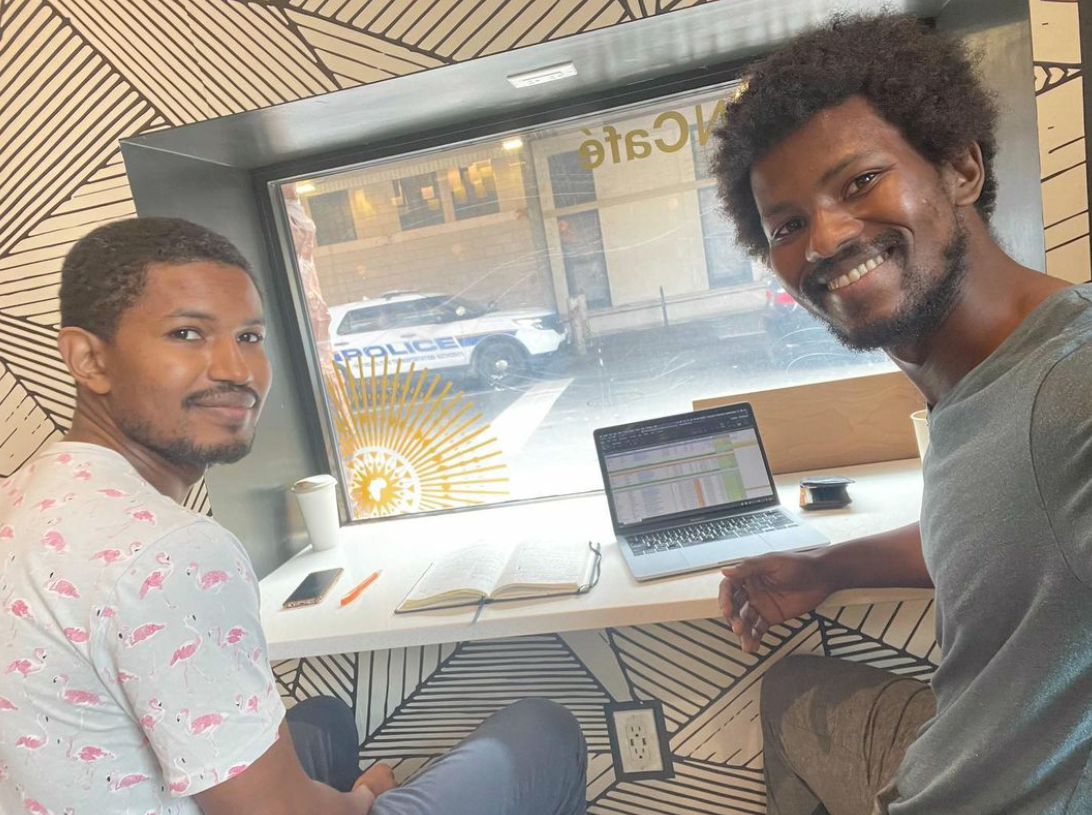 An image of the two brothers, Rahim and Mohammed Diallo, in a cafe. 