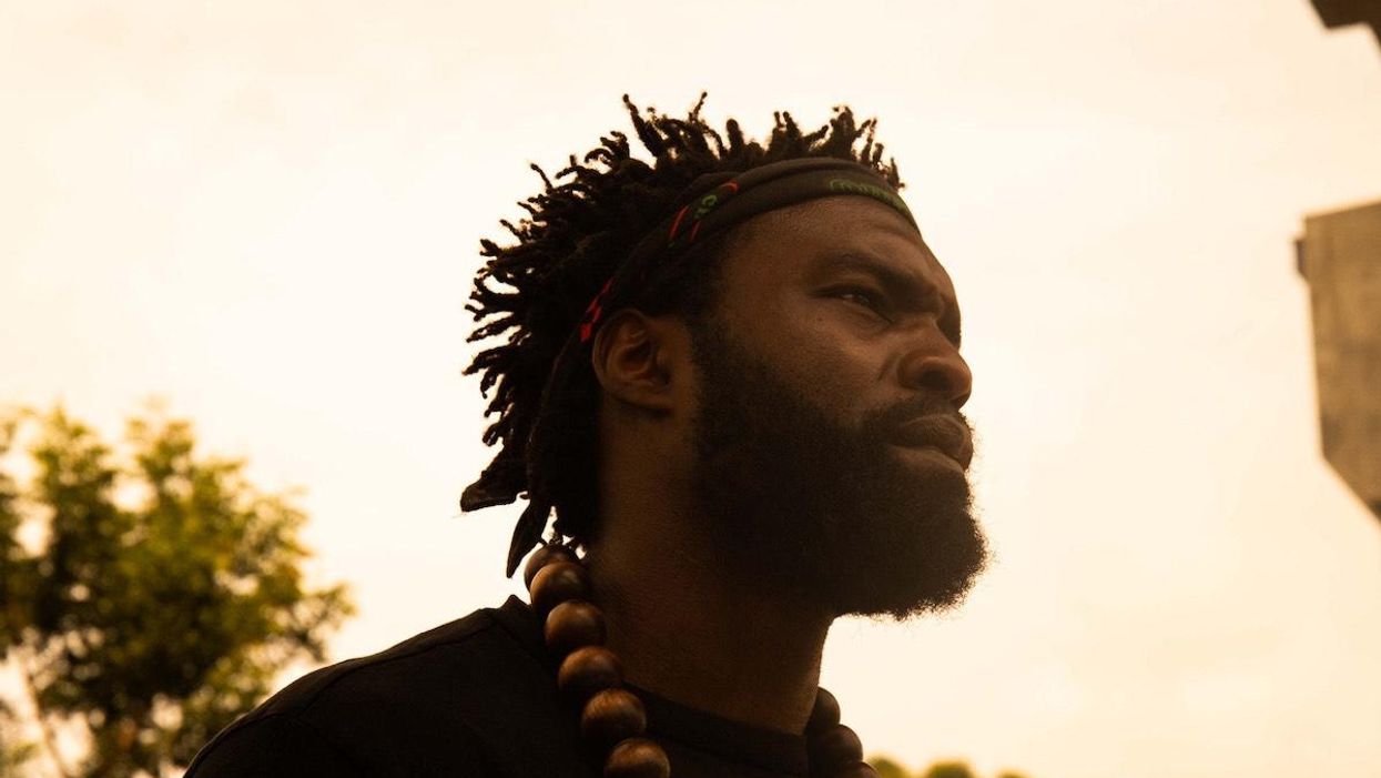 Yemi Alade, Meji Alabi Join Global Campaign Against Malaria Deaths 3 profile picture of music video director meji alabi he wears a bandana on his forehead and large bead necklace over black t shirt