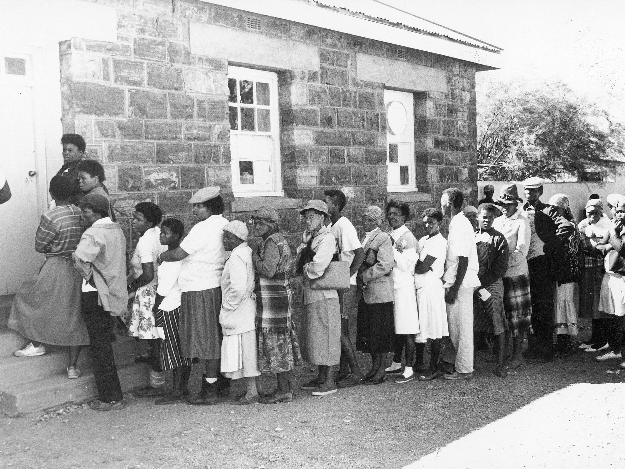 South Africans voters standing in long, winding queues to vote for the first time in the 1994 elections.