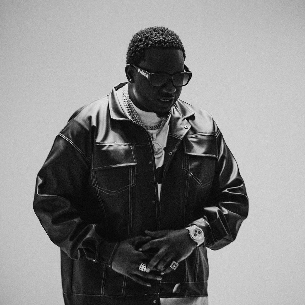 Wande coal in black and white photo.