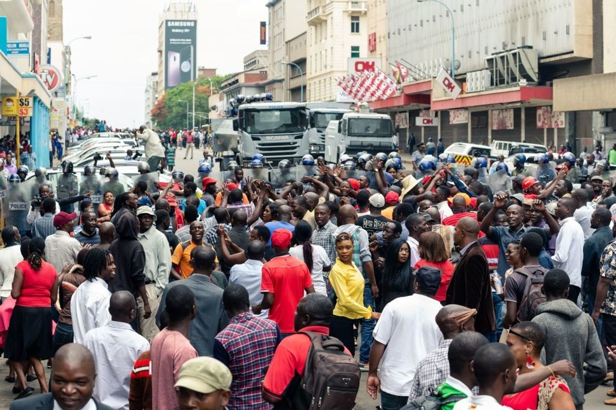 Zimbabwean protesters pictured above. 